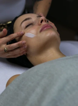 Offrez à votre peau un soin professionnel adapté à ses besoins